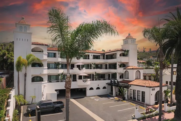 Photo 1 - The Surfbreak Hotel