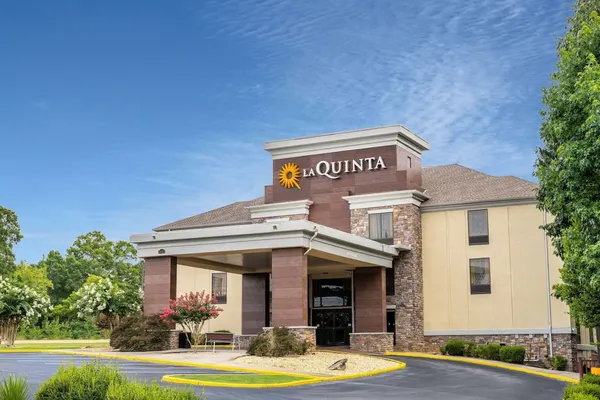 Photo 1 - La Quinta Inn & Suites by Wyndham Covington