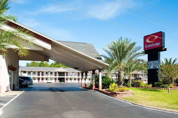 Photo 1 - Econo Lodge Jasper