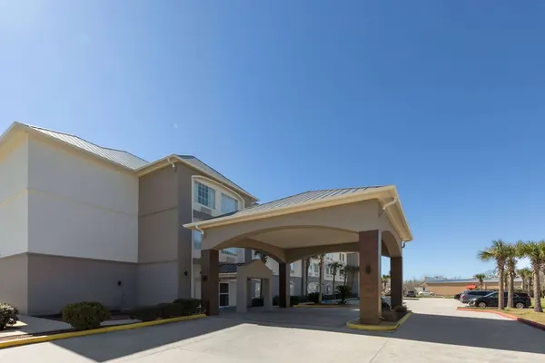 Photo 1 - La Quinta Inn & Suites by Wyndham Houma