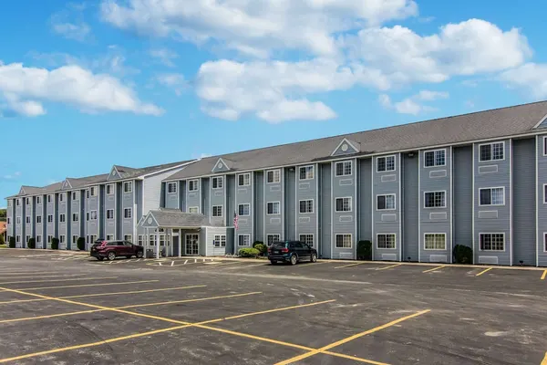 Photo 1 - Quality Inn & Suites Grove City - Outlet Mall