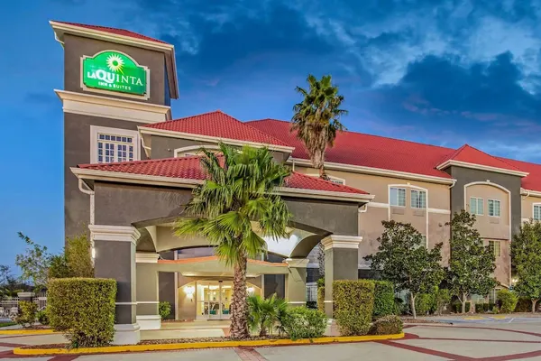 Photo 1 - La Quinta Inn & Suites by Wyndham Corpus Christi Northwest