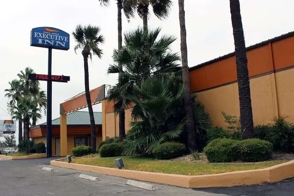 Photo 1 - Econo Lodge Del Rio