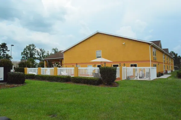 Photo 1 - Jameson Inn - Hazlehurst