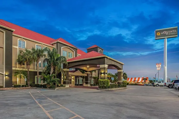 Photo 1 - La Quinta Inn & Suites by Wyndham Corpus Christi Airport