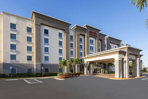 Photo 1 - Hampton Inn & Suites Fort Myers - Colonial Blvd