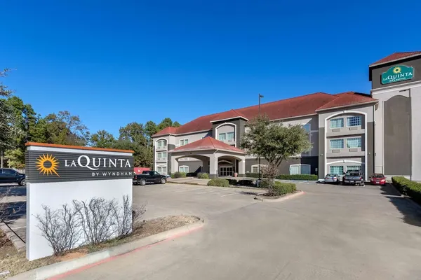 Photo 1 - La Quinta Inn & Suites by Wyndham I-20 Longview South