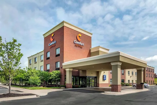 Photo 1 - Comfort Suites Speedway - Kansas City