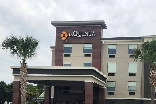 Photo 1 - La Quinta Inn & Suites by Wyndham Warner Robins - Robins AFB