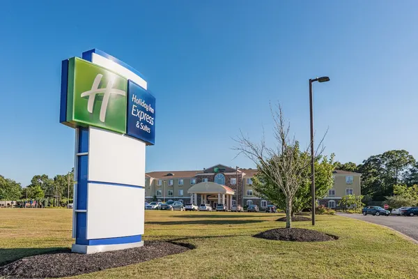 Photo 1 - Holiday Inn Express Hotel & Suites Swansea by IHG