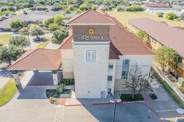 Photo 1 - La Quinta Inn & Suites by Wyndham Granbury