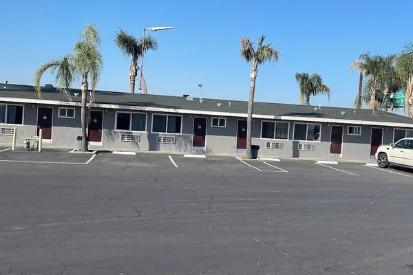 Photo 1 - Kings Inn Motel