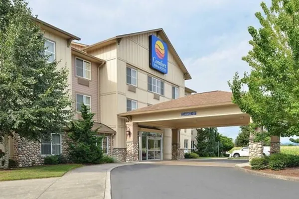 Photo 1 - Comfort Inn & Suites McMinnville Wine Country