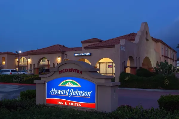 Photo 1 - Howard Johnson Hotel & Suites by Wyndham Pico Rivera