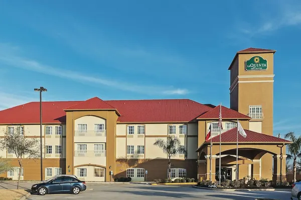 Photo 1 - La Quinta Inn & Suites by Wyndham Houston Hobby Airport