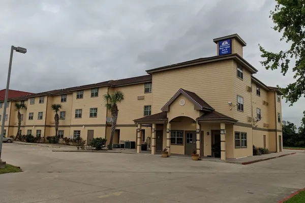 Photo 1 - Americas Best Value Inn & Suites Winnie
