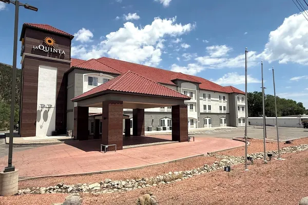 Photo 1 - La Quinta Inn & Suites by Wyndham Ruidoso Downs