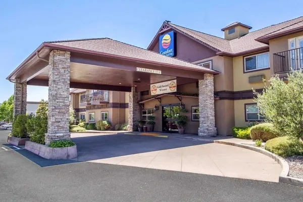 Photo 1 - Comfort Inn & Suites Ukiah Mendocino County