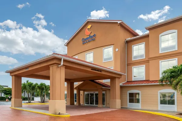 Photo 1 - Comfort Inn & Suites Airport