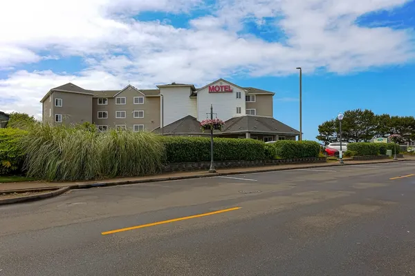 Photo 1 - Siletz Bay Beachfront Hotel by OYO Lincoln City