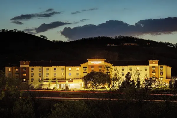 Photo 1 - Courtyard Marriott Paso Robles