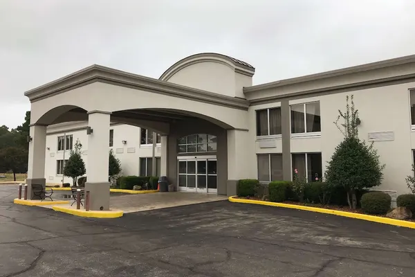 Photo 1 - Studio 6 Suites Tupelo, MS - North