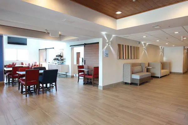 Photo 1 - Holiday Inn Express Hotel & Suites Cincinnati Se Newport by IHG