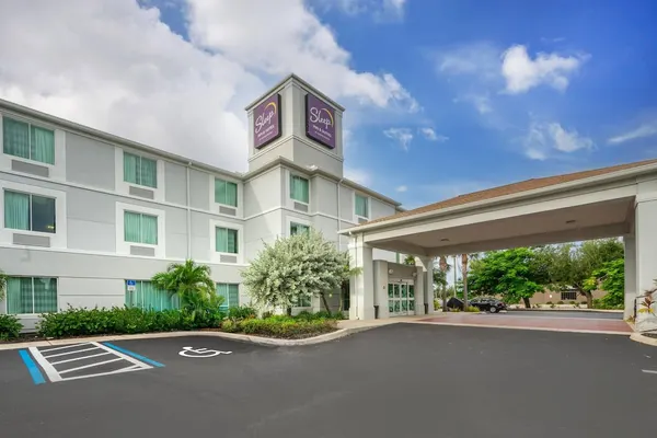 Photo 1 - Sleep Inn & Suites Port Charlotte - Punta Gorda