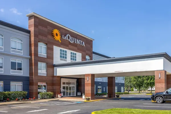 Photo 1 - La Quinta Inn & Suites by Wyndham Mt. Laurel - Philadelphia