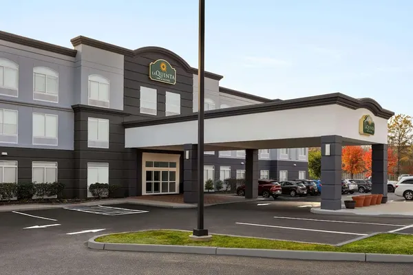 Photo 1 - La Quinta Inn & Suites by Wyndham Mt. Laurel - Philadelphia