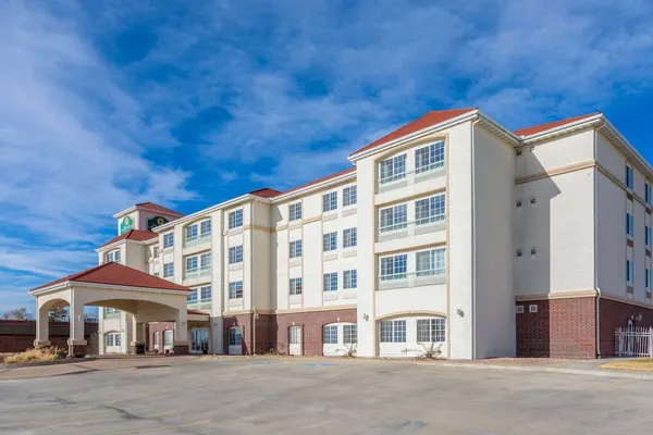 Photo 1 - La Quinta Inn & Suites by Wyndham Dodge City