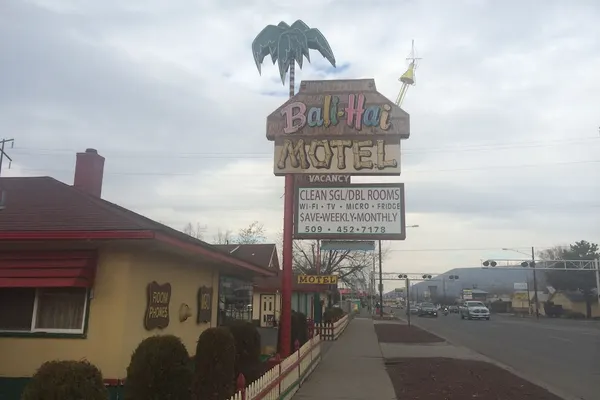 Photo 1 - Bali Hai Motel