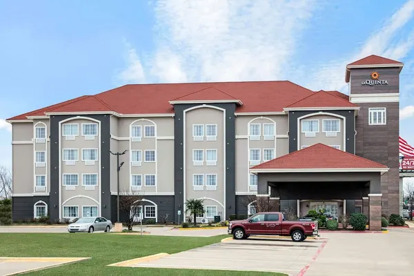 Photo 1 - La Quinta Inn & Suites by Wyndham Paris