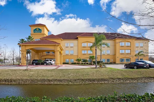 Photo 1 - La Quinta Inn & Suites by Wyndham Pearland - Houston South