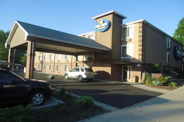 Photo 1 - Town House Extended Stay Hotel Downtown