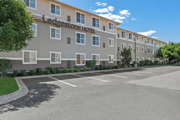 Photo 1 - Ledgestone Suites Hotel Yakima