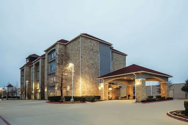 Photo 1 - La Quinta Inn & Suites by Wyndham Mansfield TX