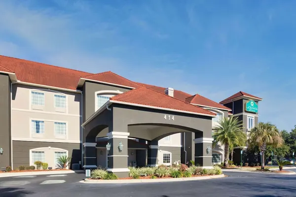Photo 1 - La Quinta Inn & Suites by Wyndham Savannah Airport - Pooler