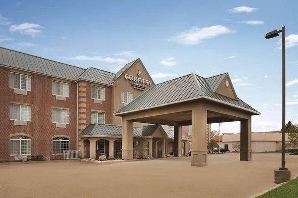 Photo 1 - Country Inn & Suites by Radisson, Valparaiso, IN