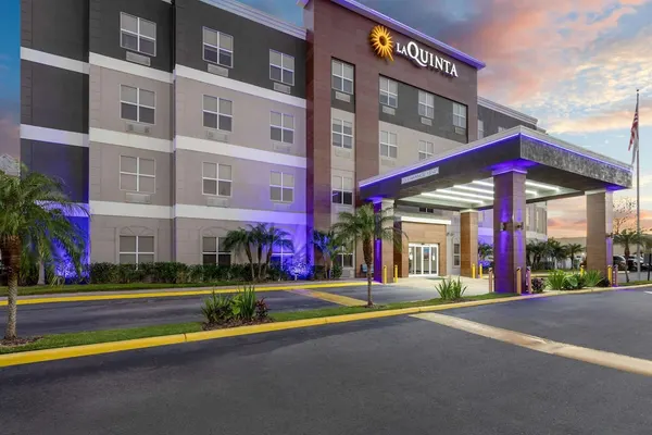 Photo 1 - La Quinta Inn & Suites by Wyndham Tampa Central