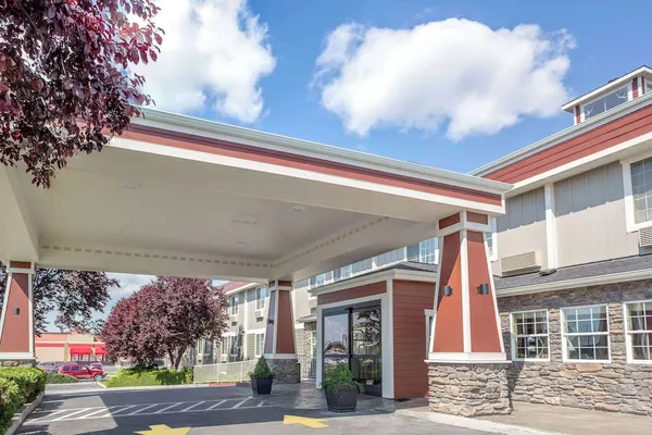 Photo 1 - Ramada by Wyndham Moses Lake