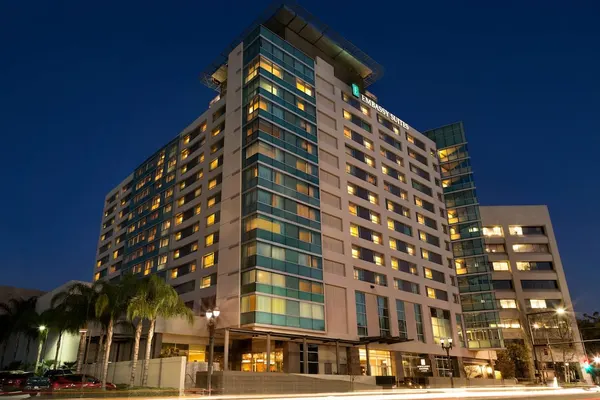 Photo 1 - Embassy Suites Los Angeles - Glendale