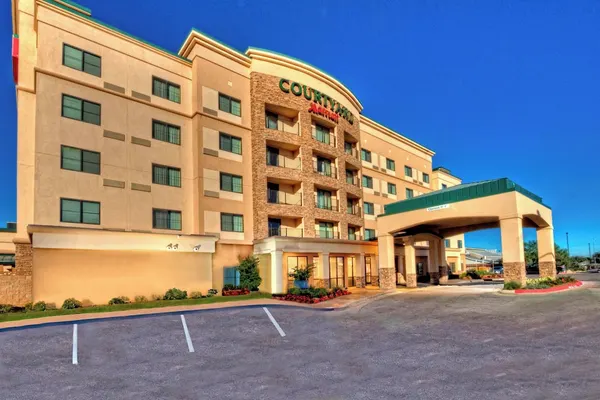 Photo 1 - Courtyard by Marriott Midland