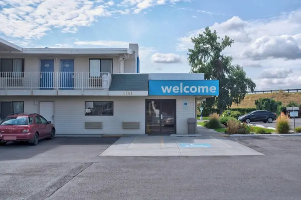 Photo 1 - Motel 6 Richland, WA - Kennewick