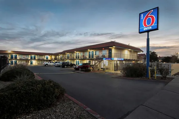 Photo 1 - Motel 6 Albuquerque, NM - Carlisle