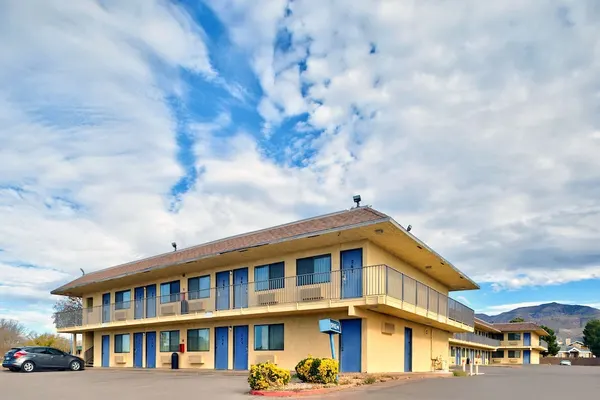 Photo 1 - Motel 6 Alamogordo, NM