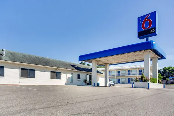 Photo 1 - Motel 6 Fayetteville, AR