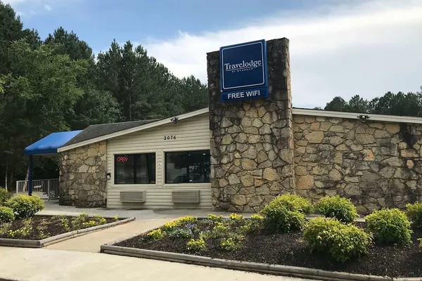 Photo 1 - Travelodge by Wyndham Fayetteville