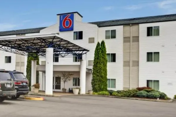 Photo 1 - Motel 6 Roseburg, OR