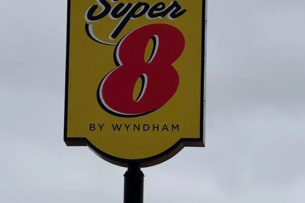 Photo 1 - Super 8 by Wyndham Cozad